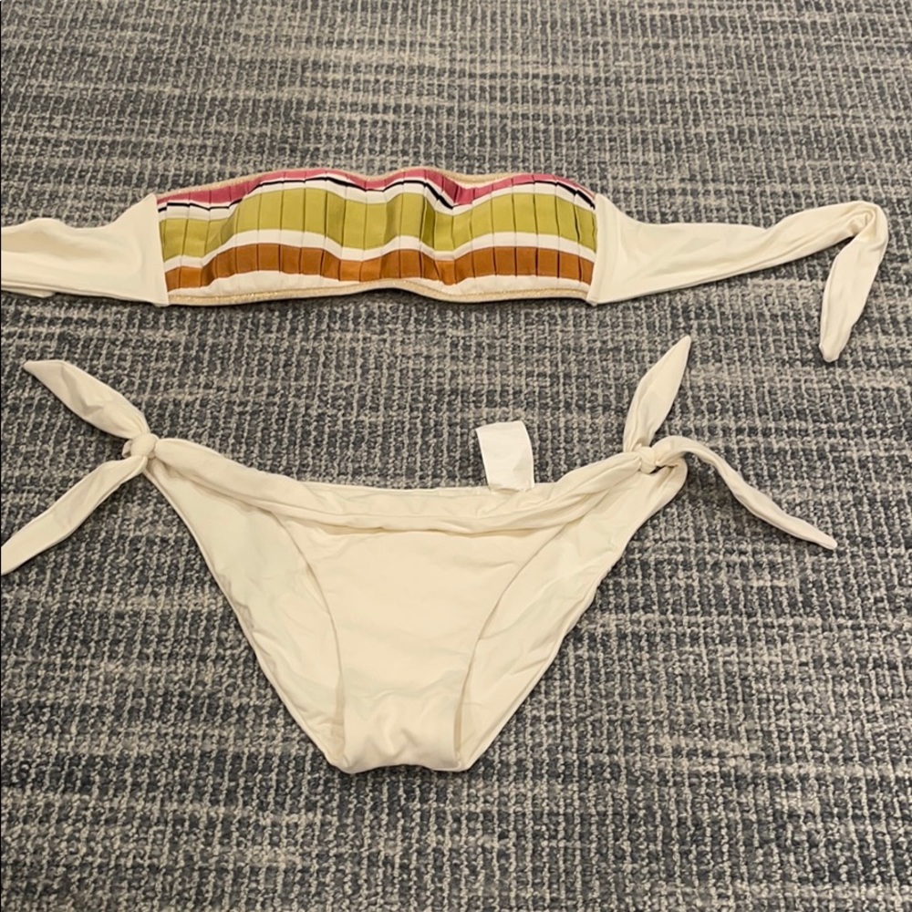 Pleated strapless bikini